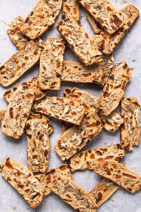 Best-Ever Walnut Vegan Biscotti Recipe - Wow, It's Veggie?! Vegan Biscotti Recipe, Vegan Biscotti, Italian Biscotti Recipe, Italian Christmas Cookie Recipes, Vegan Christmas Cookies, Low Carb Healthy, Italian Christmas Cookies, Vegan Ideas, Healthy Sweet Snacks