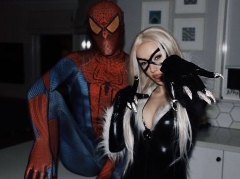 Marvel Black Cat Costume, Spiderman And Black Cat Costume, Black Cat And Spiderman Costume, Spiderman And Mary Jane Costume, Black Cat Spiderman Costume, Couples Spiderman Costume, Black Cat Costume Marvel, Couple Halloween Costumes Spiderman, Couples Costumes Anime