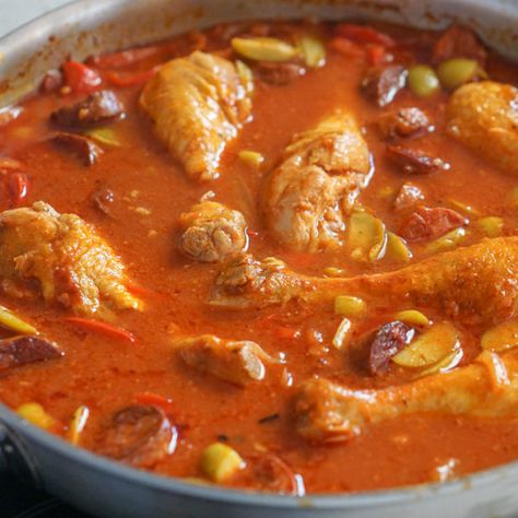 Easy Spanish Chicken and Chorizo Stew Recipe - Spanish Sabores Spanish Stewed Chicken, Stew Recipes Easy, Spanish Chicken Stew, Spanish Chicken And Chorizo, Spanish Stew, Chorizo Stew, Latino Recipes, Chicken And Chorizo, Spanish Chicken