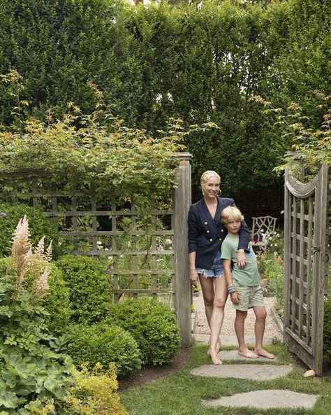 Nantucket Cottage Exterior, Nantucket Cottage Interiors, Nantucket Landscaping, Nantucket Houses, Nantucket Homes, Nantucket Decor, Nantucket Interior Design, Nantucket Interior, Nantucket Gardens