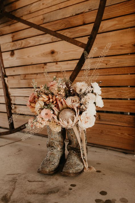 Western Wedding Hairstyles, Boho Western Wedding, Western Centerpieces, Western Bridal Showers, Western Wedding Decorations, Made With Love Bridal, Country Western Wedding, Western Themed Wedding, Western Birthday Party