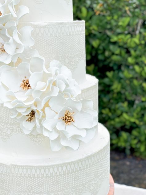 I've been in full swing this summer, and making lots of these classic cascade bundles! They're bestsellers for a reason 🤩   These white + gold open rose beauties are perfect for cascading down your wedding cake with a timeless, elegant touch. Each flower is carefully handcrafted to ensure your cake looks absolutely stunning.  I've even created a couple of custom versions of this one, substituting the gold stamens for rose gold or swapping the white petals for blush!   You ready to elevate your cake designs? Head to the shop and get your bundle now! 🎂🌸   #WeddingCake #CakeDecorating #SugarFlowers Cascade Wedding Cake, Elegant Wedding Cake Toppers, 4 Tier Wedding Cake, Cake Show, Classic Wedding Cake, Luxury Wedding Cake, Open Rose, Classic Cake, Special Occasion Cakes