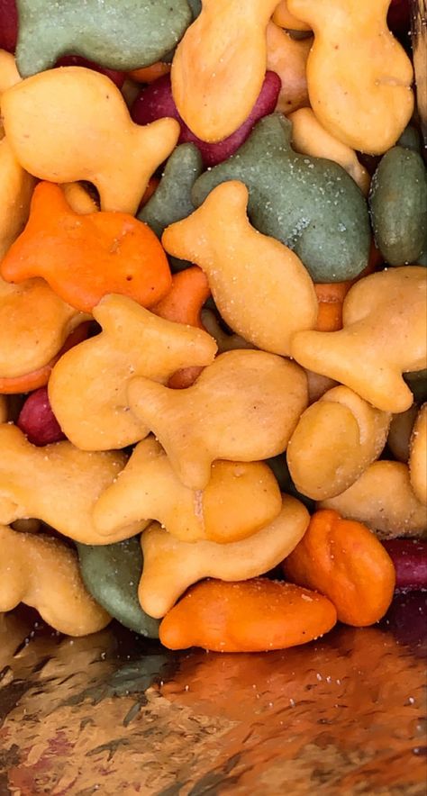 #salty #snack #food #color #crackers #cheese Gold Fish Cracker Snacks, Salty Snacks Aesthetic, Animal Crackers Aesthetic, Goldfish Aesthetic Food, Goldfish Snack Aesthetic, Goldfish Crackers Aesthetic, Gold Fish Aesthetic, Crackers Aesthetic, Gold Fish Food