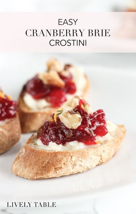 Christmas Vegetarian Appetizers, Cranberry Brie Crostini, Brie Christmas, Cranberry Crostini, Christmas Vegetarian, Holiday Appetizers Thanksgiving, Brie Crostini, Cranberry Appetizer, Brie Cranberry