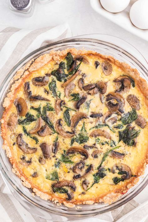 High Protein Vegetarian Dinner, Spinach And Mushroom Quiche, Spinach Mushroom Quiche, Spinach Feta Quiche, Kay Nutrition, Spinach And Mushroom, Mushroom Quiche, Casserole Side Dishes, Simply Stacie