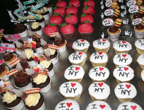 Welcome to NYC ! Cupcakes Nyc Cupcakes, Travel Cupcakes, Nyc Bday, I Heart Nyc, Welcome To Nyc, Nyc Party, Nyc Decor, 40th Bday Ideas, Simple Gender Reveal