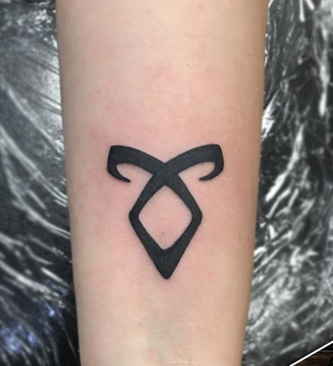 Shadowhunter Tattoo Ideas, The Mortal Instruments Tattoo, Shadow Hunters Tattoo, Shadowhunters Tattoo, Mortal Instruments Tattoo, Golden Tattoo, Fandom Tattoos, Shoulder Tats, Hidden Tattoos