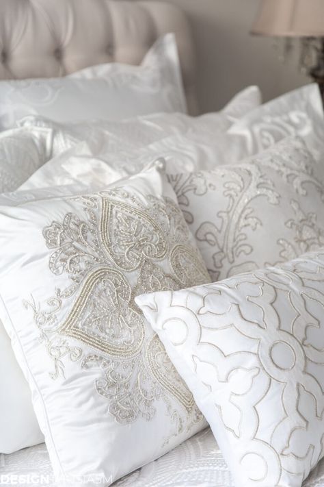 Decorative Pillows For White Bedding, White Comforter Bedroom Ideas, Luxury Bedroom White, White Duvet Bedding, Embellished Cushions, White Bedding Ideas, Luxury White Bedding, White Comforter Bedroom, Bed Linen Ideas