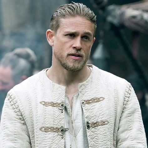 Charlie Hunnam King Arthur Hair - What is the haircut? How to style? Charlie Hunnam Haircut, Charlie Hunnam King Arthur, King Arthur Legend, Roi Arthur, Guy Ritchie, Ryan Guzman, Taylor Kitsch, Karl Urban, Travis Fimmel