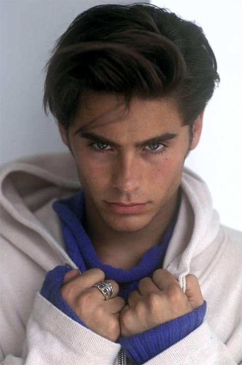 jared leto 90s Actors, Shannon Leto, Jared Leto, Man Crush, Pretty People, Persona, Actors, Celebrities, Funny