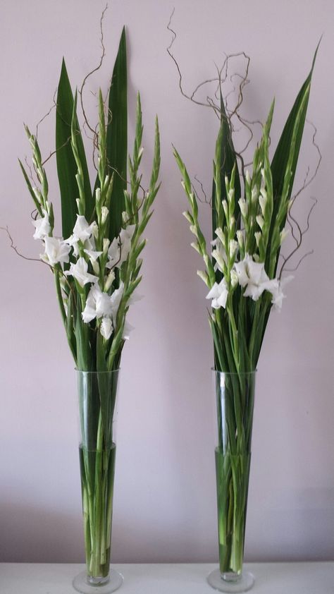 Gladiola Arrangements, Gladiolas Arrangement, Tall Glass Flower Arrangements, Gladiolus Flower Arrangements Vase Wedding Centerpieces, Lily Vase Centrepiece, Tall Vase Arrangements, Tall Flower Arrangements, Tall Floral Arrangements, Hotel Flowers