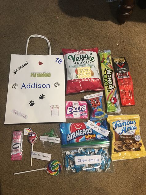 Volleyball treat bag sayings Volleyball Buddy Gifts, Sport Treat Bag Ideas, Softball Treats Ideas Goodie Bags, Softball Snacks For Team Treat Bags, Senior Night Treat Bags, Sports Goody Bag Ideas Team Snacks, Snack Bags For Sports Volleyball, Team Travel Goodie Bags, Track Team Snacks