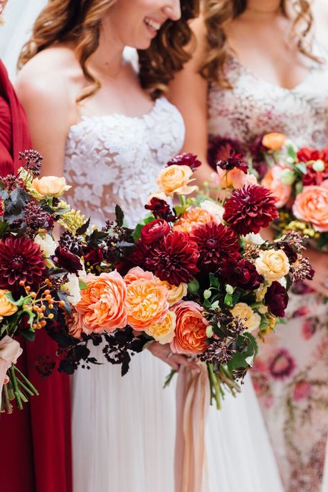 Peach Dahlia, Dahlia Wedding Bouquets, Dahlia Wedding, Burgundy Wedding Flowers, Bouquet Champetre, Ranunculus Bouquet, Late Summer Wedding, Burgundy Dahlia, Dahlias Wedding