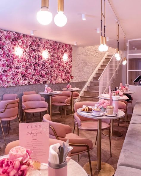 10.8k Likes, 333 Comments - EL&N LONDON (@elan_cafe) on Instagram: “Park Lane settings 🌸 📸: @87sjp” Pink Coffee Bar, Salon Interior Design Ideas, Hair Salon Interior Design, Nail Salon Interior Design, Beauty Salon Interior Design, Nail Salon Interior, Bakery Shop Design, Pink Cafe, Bakery Design Interior