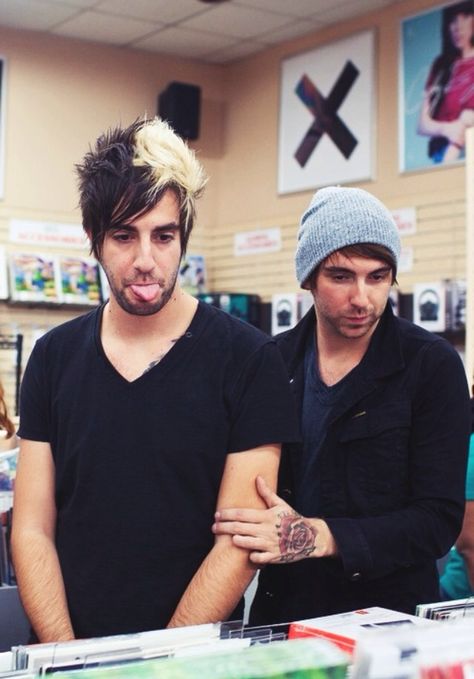 All Time Low | Alex Gaskarth Jack Barakat<<< this is adorable because Alex is holding him back kinda like "Jack, whatever you're going to do don't do it." And Jack has his tounge out and is looking at the table like "Hell yea I'm gonna do it!" Jack Barakat, Alex Gaskarth, Mayday Parade, Sleeping With Sirens, Falling In Reverse, Of Mice And Men, All Time Low, Veil Brides, Pierce The Veil