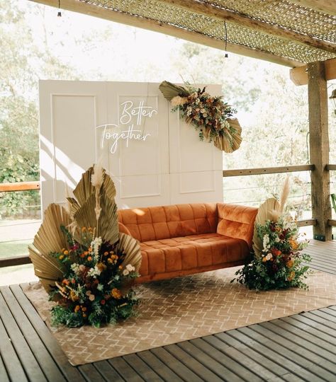 Fall Engagement Backdrop, Couch With Backdrop, Brick Wall Backdrop Photoshoot, Boho Photo Booth Ideas, Wedding Photo Backdrop With Couch, Orange Backdrop Ideas, Wedding Photo Corner Ideas, Backdrop With Couch, Couch Backdrop