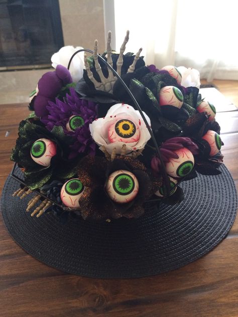 Halloween Table Decor DIY Eyeball Creepy Bouquet #scary #creepy #skeleton #hands #bones #halloween #floralarrangement #madebyme #wishcraft #eyeballs #witchesbrew #homedecor #holiday #decorations #blood #guts #boo #2014 Creepy Bouquet, Skeleton Bouquet, Table Decor Diy, Diy Skeleton, Creepy Skeleton, Halloween Table Decor, Diy Table Decor, Scary Creepy, Halloween Table Decorations