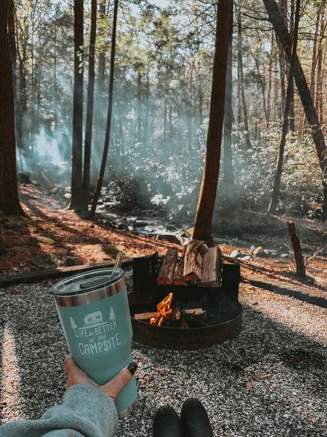 Morning Camping Aesthetic, Camper Camping Aesthetic, Camping Esthetics, Tv Camping, Camping Pictures Ideas, Rv Camping Aesthetic, Aesthetic Camping Pictures, Camping Photos, Fall Camping Aesthetic