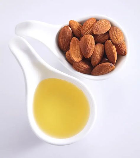 How To Use Almond Oil To Reduce Dark Circles Skin Spots, Heat Protectant, Reduce Dark Circles, Air Dry Hair, Coarse Hair, Dry Hair, Almond Oil, Dark Circles, Blackheads