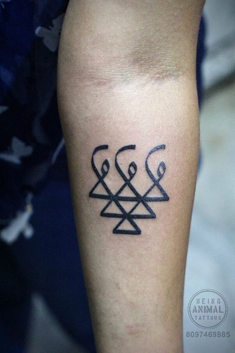 Saraswati Tattoo Symbol, Saraswati Yantra Tattoo, Kolam Tattoo, Saraswati Tattoo, Saraswati Symbol, Ma Saraswati, Front Neck Tattoo, Yantra Tattoo, God Tattoo