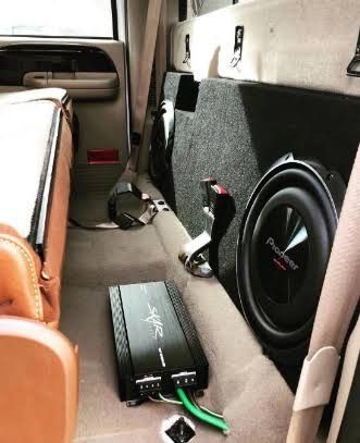 Truck Audio System, Old Speaker, Truck Audio, Custom Car Audio, Sound System Car, Single Cab Trucks, Ford Interior, Car Stereo Systems, Car Audio Installation