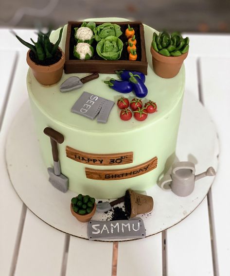 Gardeners Birthday Cake, Birthday Cake For Plant Lover, Allotment Cake Ideas, Retirement Cakes For Women, Cake Plant Design, Plant Birthday Cakes, Plant Lover Cake, Gardening Theme Cake, Grandpa Cake