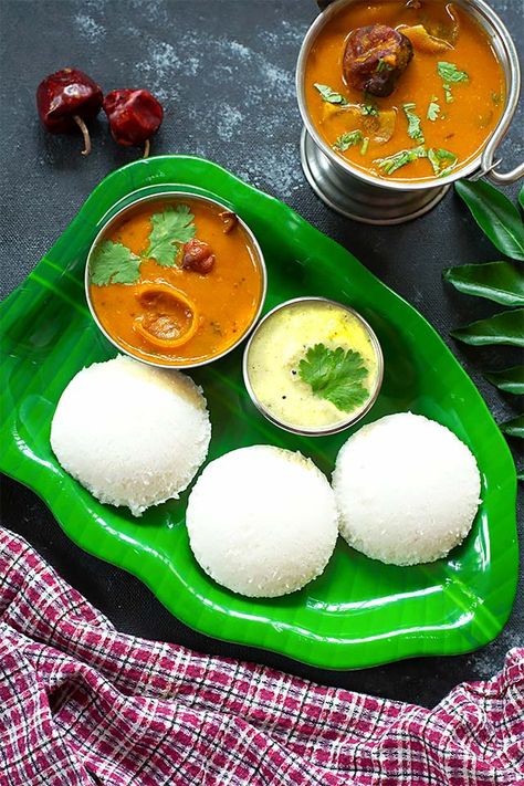 Soft & Spongy Idli Recipe + Video Idli Sambar Photography, Podi Idli Photography, Idli Vada, Sambar For Idli, Idli Dosa Batter Recipe, Podi Idli, Thatte Idli, Idli Sambar, Indian Food Photography