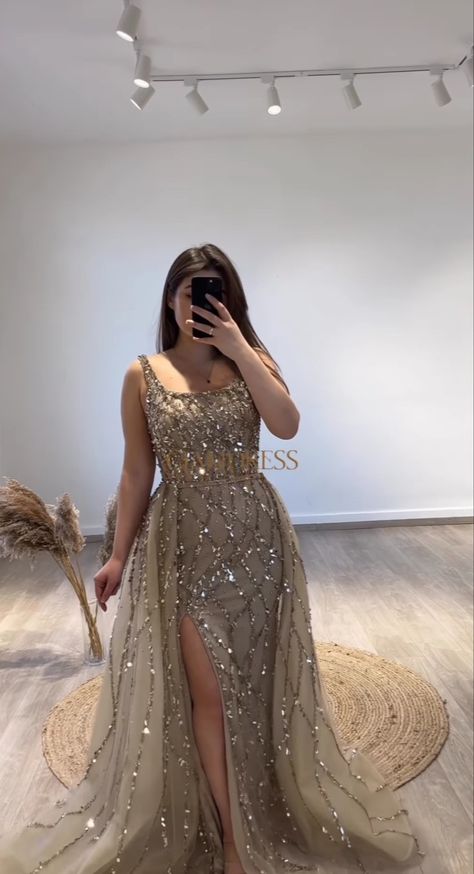 Dress For Restaurant, Deres Woman, Casual Bridal Dress, Posh Dresses, Stylish Wedding Dresses, Classy Prom Dresses, Fancy Dresses Long, Women Dresses Classy, Woman Suit Fashion