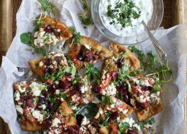 Turkey Flatbread, Easy Ground Turkey Recipes, Greek Flatbread, Ground Turkey Recipes Easy, Grilled Salad, Vegan Casserole, Flatbread Recipe, Slow Cooker Stew, Stuffed Sweet Potato Healthy