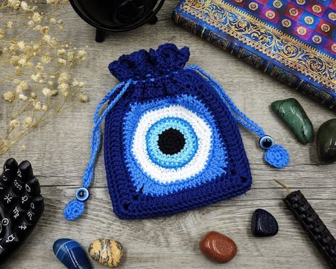 Diy Crochet Purse, Eye Of Protection, Crochet Drawstring Bag, Witch Crafts, Square Crochet Pattern, Crochet Wallet, Crochet Eyes, Diy Bags Purses, Bag Diy