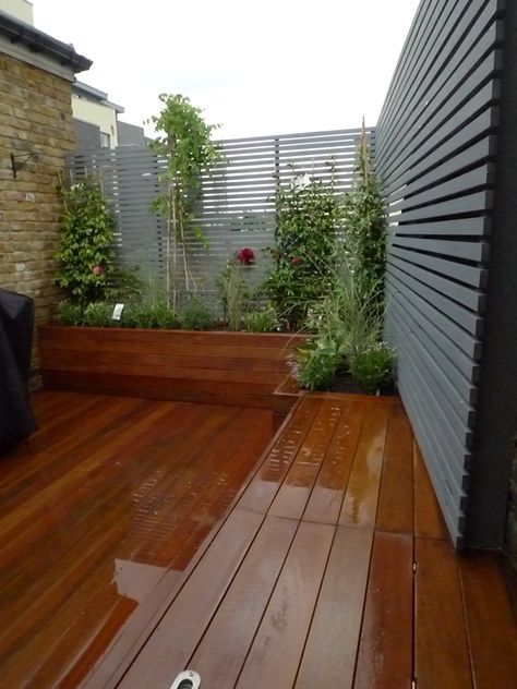 Deck Piscina, Gardens Ideas, Wooden Deck, Backyard Privacy, Garden Screening, London Garden, Smart Garden, Privacy Screen Outdoor, Outdoor Privacy