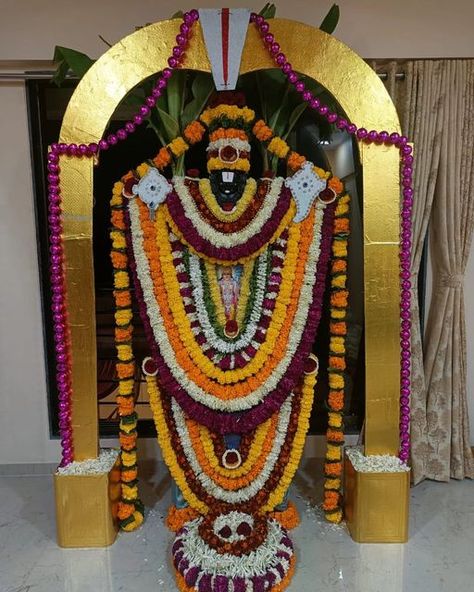 Vigneswara Biyyam Decoration, Spirituality Room, Ganapathi Decoration, Ganesh Decoration Ideas, Door Flower Decoration, Puja Decoration, Puja Decor, Lakshmi Pooja, Venkateshwara Swamy