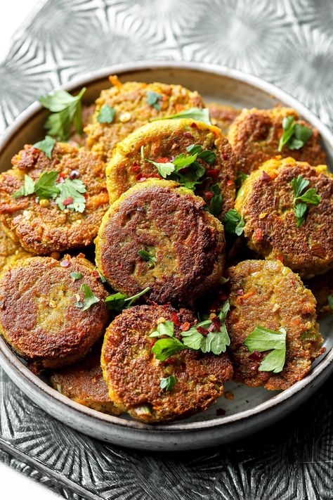 Vegan Tofu Patties - Nadia's Healthy Kitchen Vegan Tofu Patties, Tofu Patties, Tofu Burgers, Tofu Meals, Vegetarian Burgers, Veggie Burger Patties, Zucchini Patties, Tofu Burger, Vegan Patties