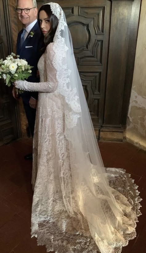 High Waist Wedding Dress, Waist Wedding Dress, Church Doors, Wedding Dress White, Fairy Tale Wedding Dress, Boda Mexicana, Pretty Wedding Dresses, Catholic Wedding, Dream Wedding Ideas Dresses