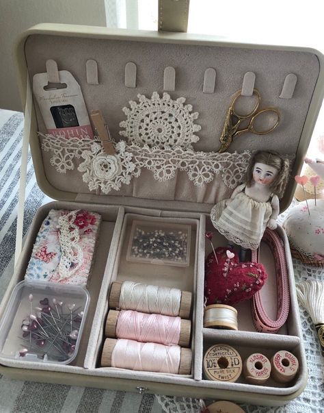 Travel Sewing Case, Sewing Closet, Sewing Kit Box, Suitcase Decor, Stitch Box, Travel Sewing Kit, Sewing Caddy, Sewing Room Inspiration, Sewing Case