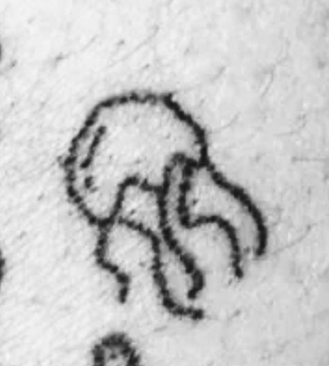 Octopus Stick And Poke, Stick And Poke Tattoo Jellyfish, Tiny Stick And Poke Ideas, Stick And Poke Jellyfish, Stuck And Poke Ideas, Stick And Poke Tattoo Ideas Y2k, Shark Stick And Poke, Small Stick N Poke Ideas, Thigh Stick And Poke