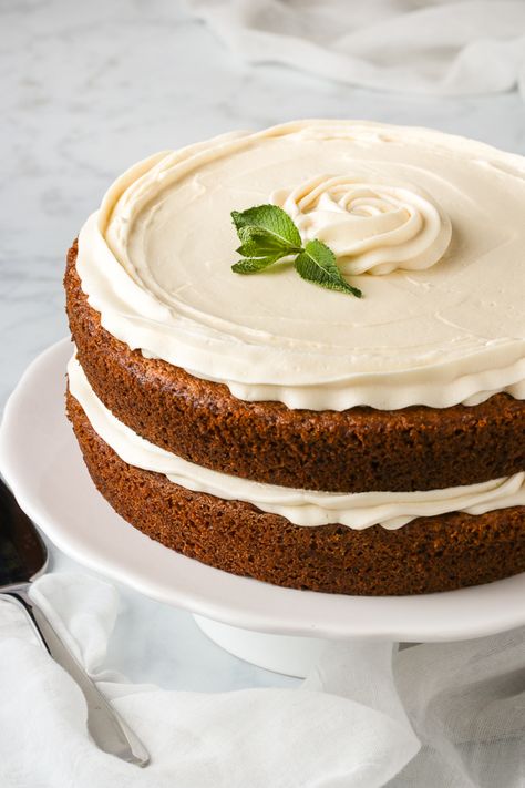 Carrot Cake with Cream Cheese Frosting Two Layer Carrot Cake, Carrot Cake Decorating Ideas, Flavoured Cakes, Layered Carrot Cake, Carrot Cake Decoration, Cake Boss Recipes, Cake Carrot, Frosting Cake, Cream Cheese Frosting Cake