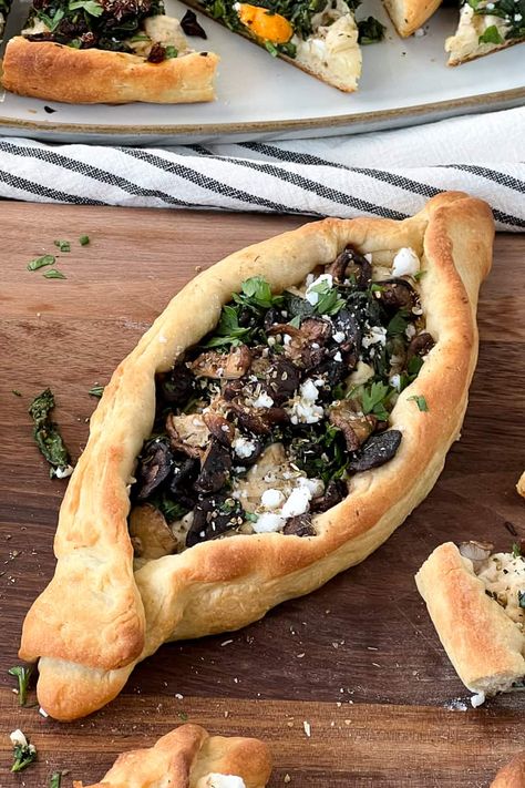 Turkish pide filled with mushrooms, feta and garnished with herbs. Turkish Pasta, Kasseri Cheese, Pide Recipe, Stuffed Biscuits, Turkish Pide, Turkish Bread, Turkish Pizza, Vegan Feta Cheese, Different Types Of Bread