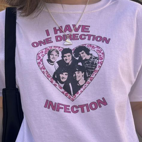 @caseybuatheir on instagram Harry Styles T Shirt Design, Nct Shirt Design, One Direction Tshirt Design, 1d Core, Reunion Outfit, Etsy Shirts, One Direction Shirt, Harry Styles Shirt, Belly Shirts