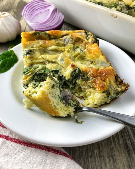 HEALTHY SPINACH ARTICHOKE EGG CASSEROLE - Nutritionist Mom Egg Broccoli, Artichoke Bites, Artichoke Casserole, Protein Mug Cakes, Cage Free Eggs, Breakfast Prep, Egg Casserole, Sausage And Peppers, Spinach Artichoke Dip