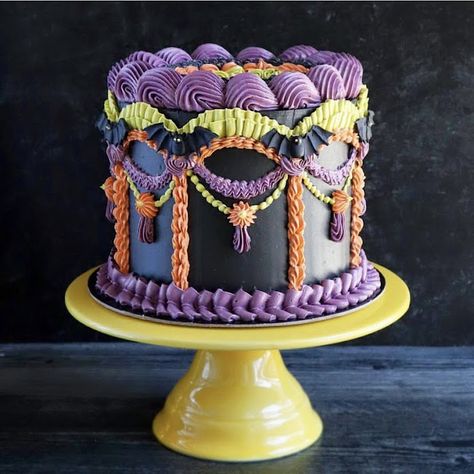 Lambeth Cakes, Halloween Cupcake Cake, Halloween Cake Design, Sheet Cake Designs, 25th Birthday Cakes, Pull Apart Cupcakes, Vintage Cakes, Buttercream Cake Decorating, Halloween Baking