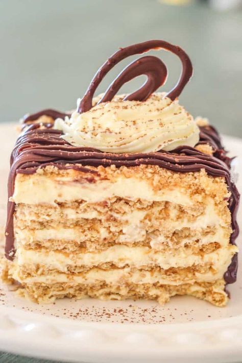 Graham Cracker Dessert, Cracker Cake, Graham Cracker Cake, No Bake Eclair Cake, Cream Cracker, Eclair Cake Recipes, Cracker Dessert, Cream Crackers, Biscuits Graham