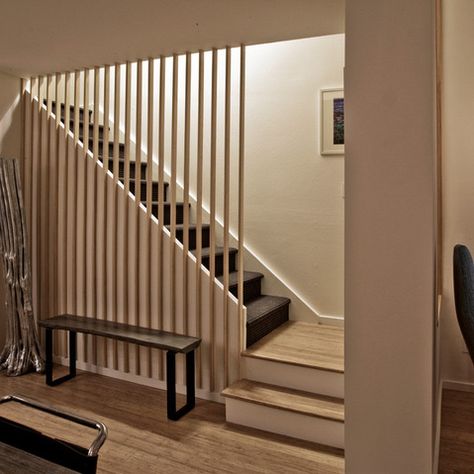 Vertical Wooden Screen Staircase Design Ideas, Pictures, Remodel and Decor Picture Wall Staircase, Banister Remodel, Farmhouse Staircase, Interior Hallway, Hand Railing, Contemporary Staircase, Iron Stair Railing, Staircase Wall, Stair Remodel