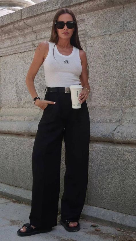 Black Tank Tops Outfit, White Tank Top Outfit, Loewe Top, Simple Work Outfits, Top Summer Outfits, All Black Fashion, Tank Outfit, Tank Top Outfits, Penteado Cabelo Curto