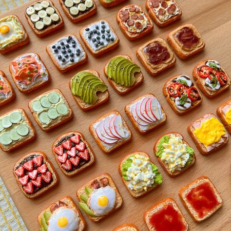 Banana Toast, Miniture Food, Banana Nutella, Clay Magnets, Dollhouse Food, Tiny Food, Clay Food, Cute Clay, Clay Miniatures