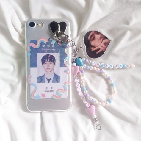 enhypen sunghoon phone strap and case❤️ Aesthetic Phone Strap, Enhypen Phone Case, Enhypen Bracelet, Phone Strap Diy, Phone Strap Kpop, Phone Strap Aesthetic, Pulseras Kandi, Sliding Knot Bracelet, Kpop Phone Cases