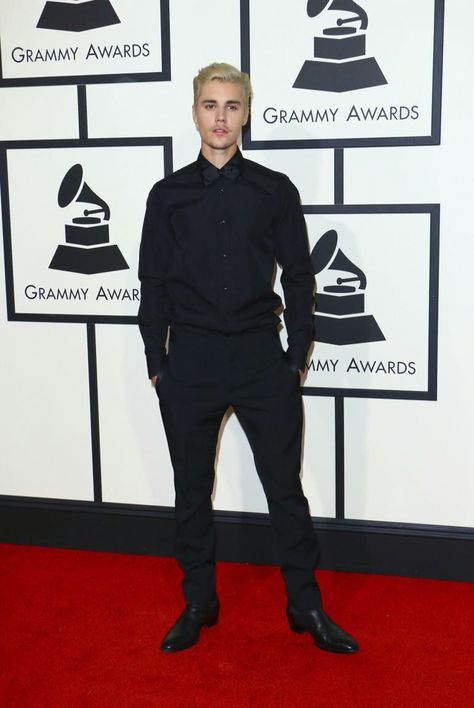 Snazzy😍😍😍 Justin Bieber Grammy, Grammys 2016, Justin Bieber Images, Justin Bieber Photos, Baby Drawing, February 15, Hailee Steinfeld, Grammy Awards, Perfect Man