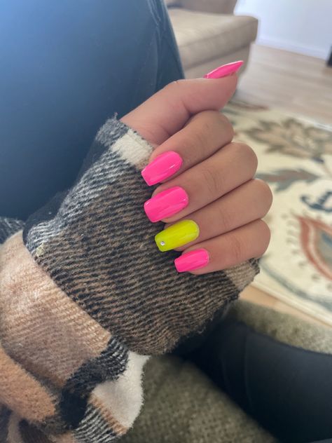 Simple Summer Nails Neon, Pink And Yellow Nails Acrylic, White And Neon Yellow Nails, Bright Summer Nails Designs Neon Fun Color Combos, Neon Pink Nails Design Summer, Pink And Yellow Pedicure, Pink And Neon Yellow Nails, Pink N Yellow Nails, Pink Yellow Nail Art