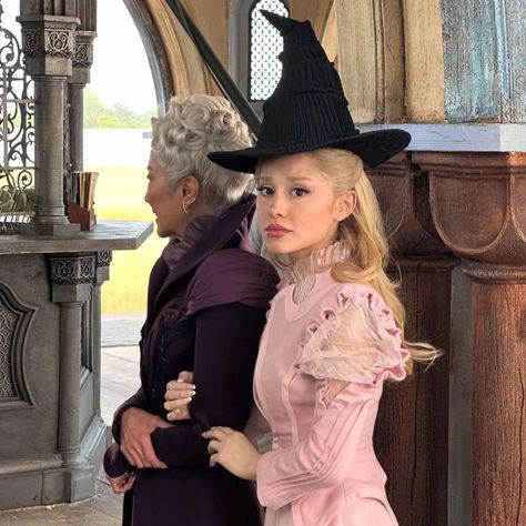 Elphaba And Glinda, Glinda The Good, Wicked Musical, Glinda The Good Witch, Ariana Grande Photos, Defying Gravity, Ariana Grande Pictures, Michelle Yeoh, Ariana G