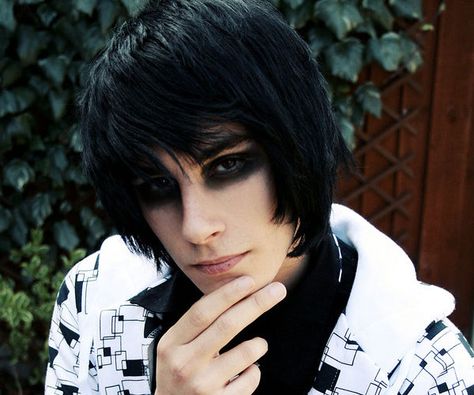 Kohl Eyes Emo Makeup Looks, Emo Hairstyles For Guys, Emo Haircuts, Emo Hairstyle, Hairstyles For Guys, Emo Hairstyles, Blonde Layered Hair, Mode Emo, Asymmetrical Hairstyles